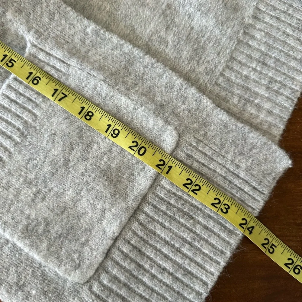 Anthropologie Gray Women's‎ Sweater with detachable Scarf wrap One Size NWT